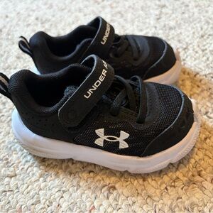 Under armor black and white toddler sneakers